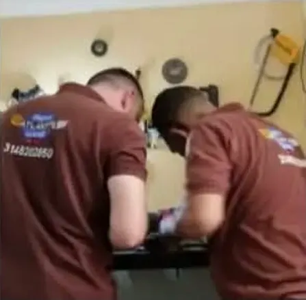 Técnicos trabajando en el taller